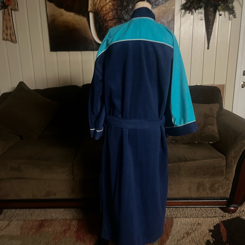 Classic collection by Van Heusen Men’s Navy/Turquoise ~ One Size Robe ~ New - Picture 16 of 16